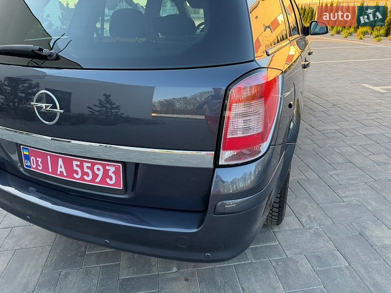 Универсал Opel Astra 2010 в Луцке