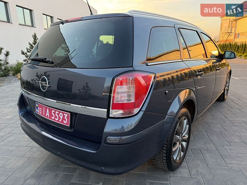 Универсал Opel Astra 2010 в Луцке