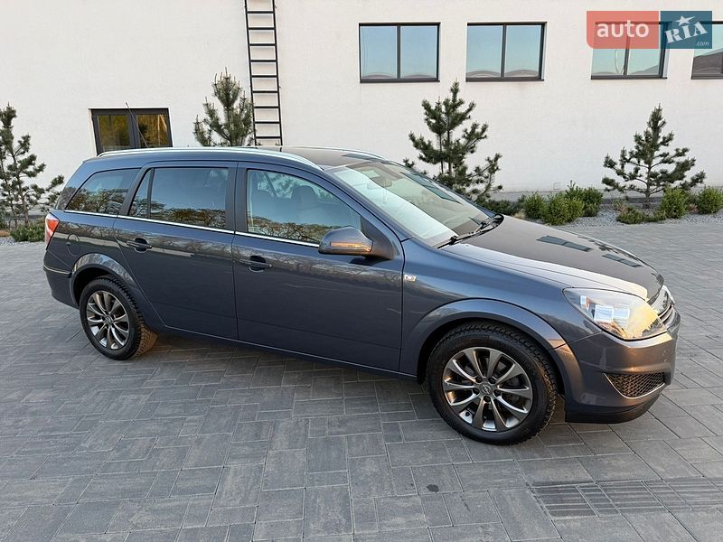 Универсал Opel Astra 2010 в Луцке
