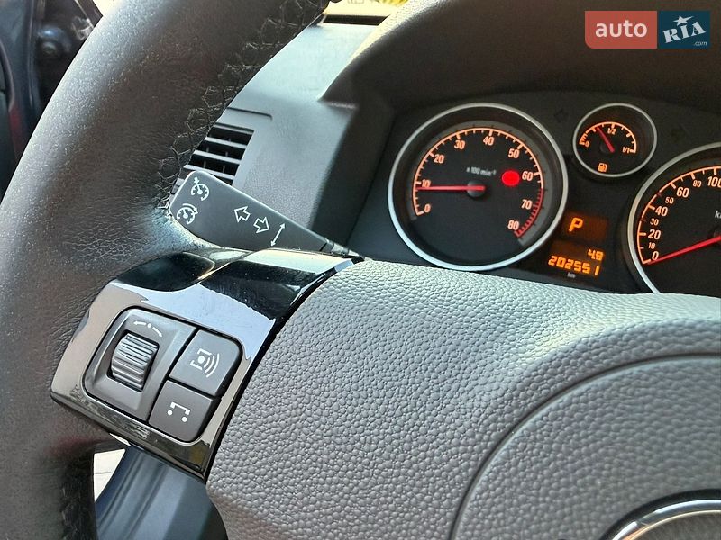 Универсал Opel Astra 2010 в Луцке