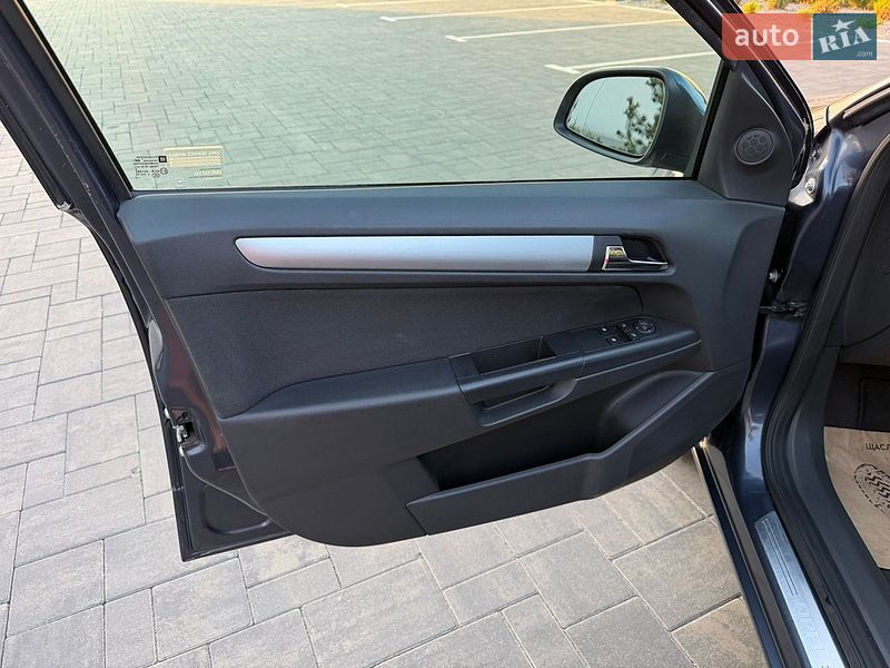 Универсал Opel Astra 2010 в Луцке