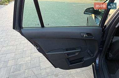 Универсал Opel Astra 2010 в Луцке