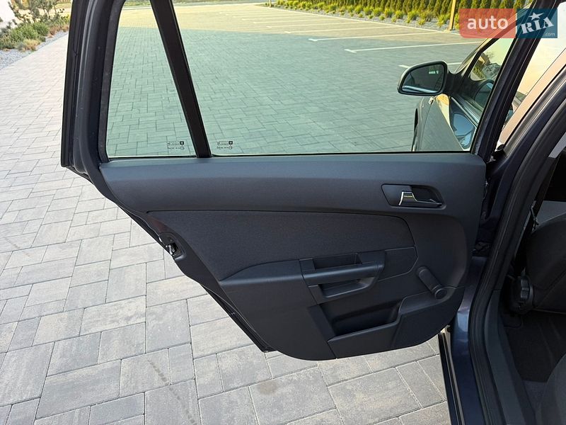 Универсал Opel Astra 2010 в Луцке