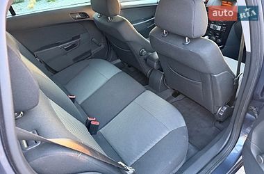 Универсал Opel Astra 2010 в Луцке