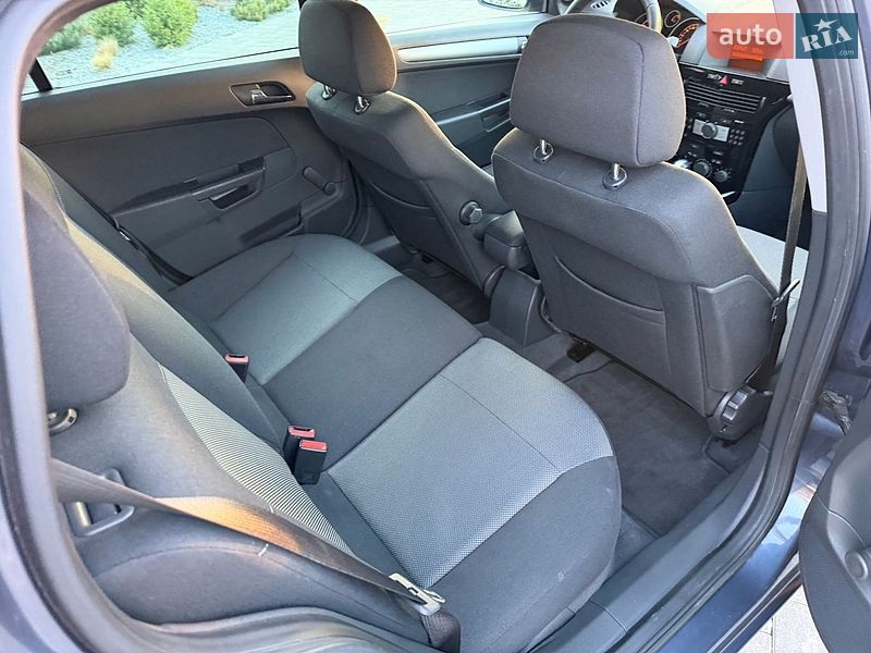 Универсал Opel Astra 2010 в Луцке