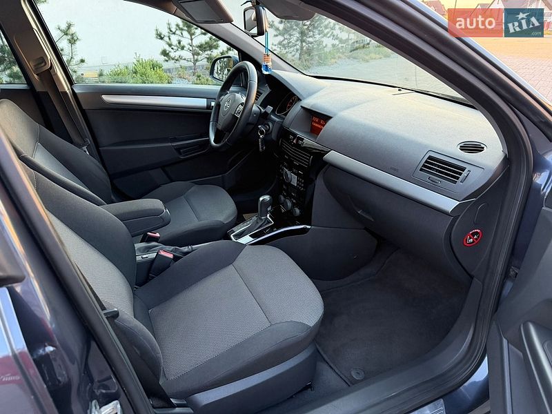 Универсал Opel Astra 2010 в Луцке