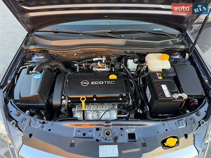 Универсал Opel Astra 2010 в Луцке