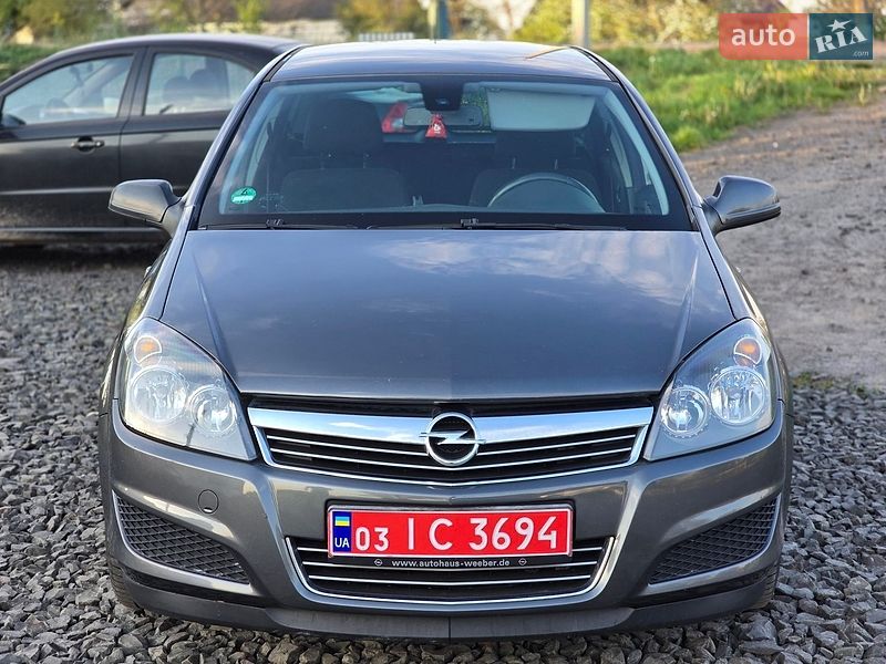 Универсал Opel Astra 2011 в Луцке