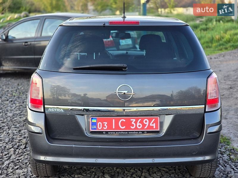 Универсал Opel Astra 2011 в Луцке