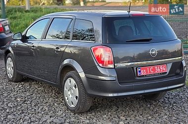 Универсал Opel Astra 2011 в Луцке