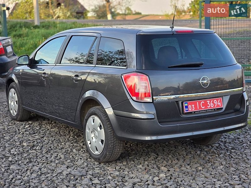 Универсал Opel Astra 2011 в Луцке