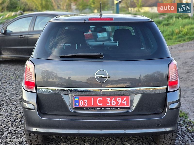 Универсал Opel Astra 2011 в Луцке