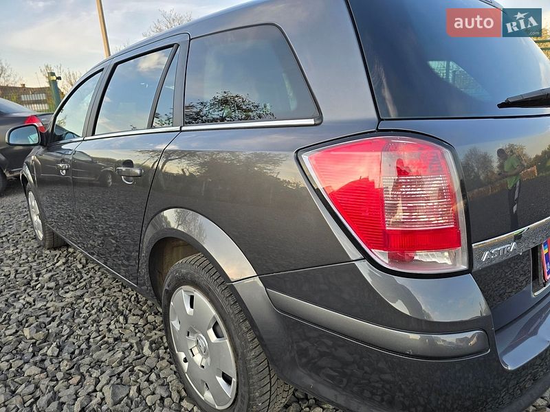 Универсал Opel Astra 2011 в Луцке