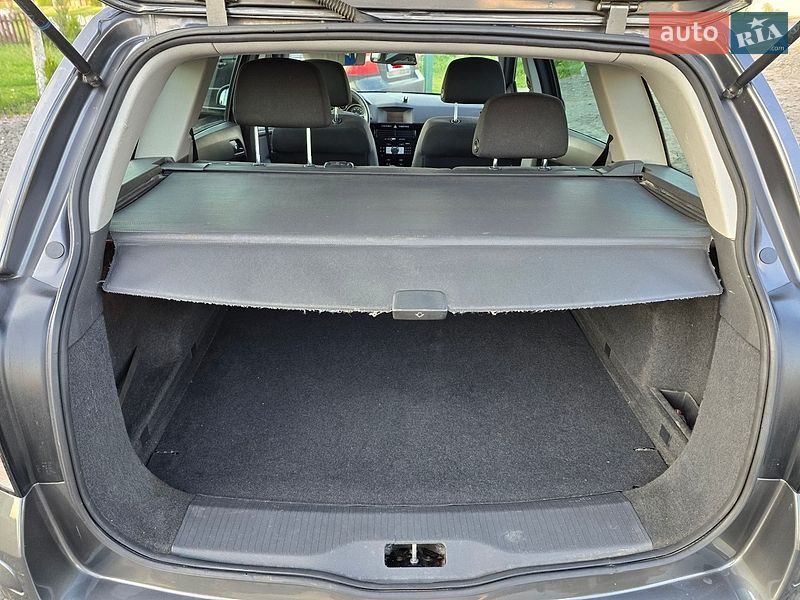 Универсал Opel Astra 2011 в Луцке