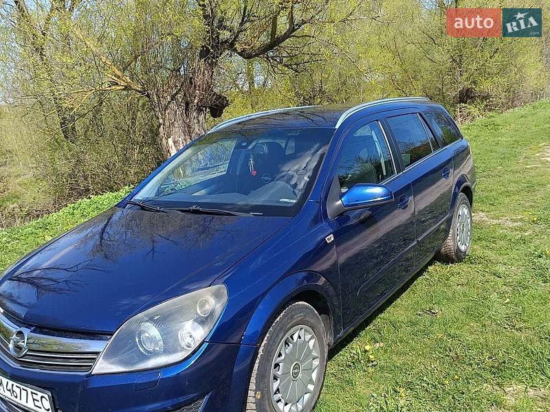 Универсал Opel Astra 2008 в Глухове