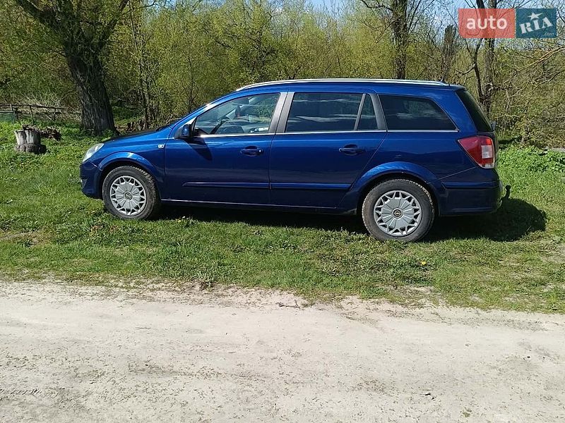 Универсал Opel Astra 2008 в Глухове