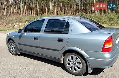 Седан Opel Astra 2006 в Сарнах