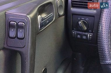 Седан Opel Astra 2006 в Сарнах