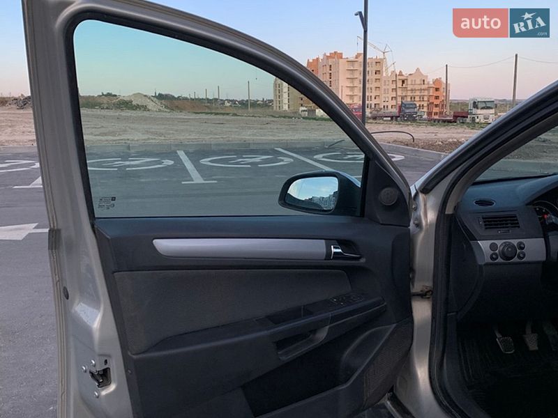 Универсал Opel Astra 2004 в Ровно