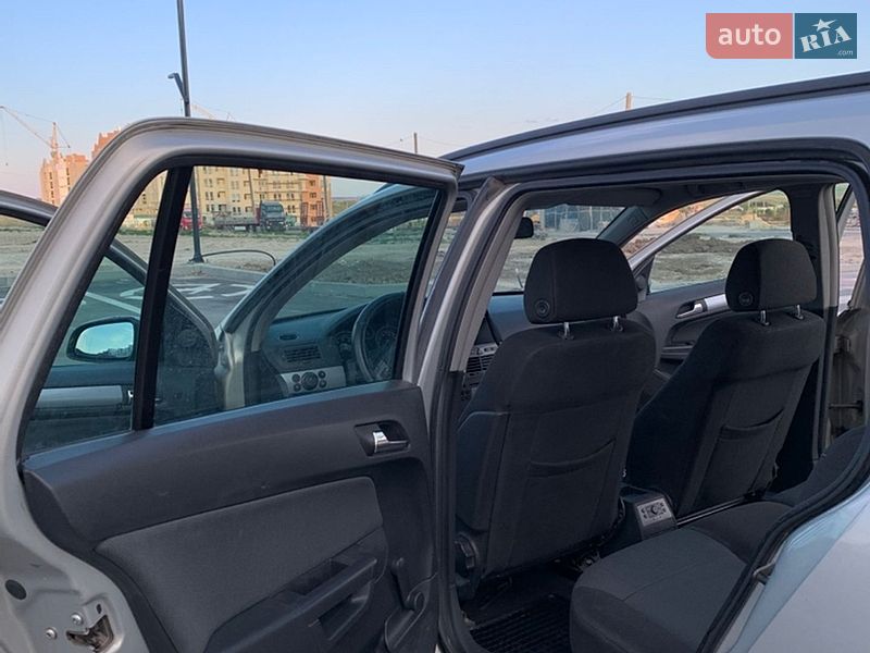 Универсал Opel Astra 2004 в Ровно