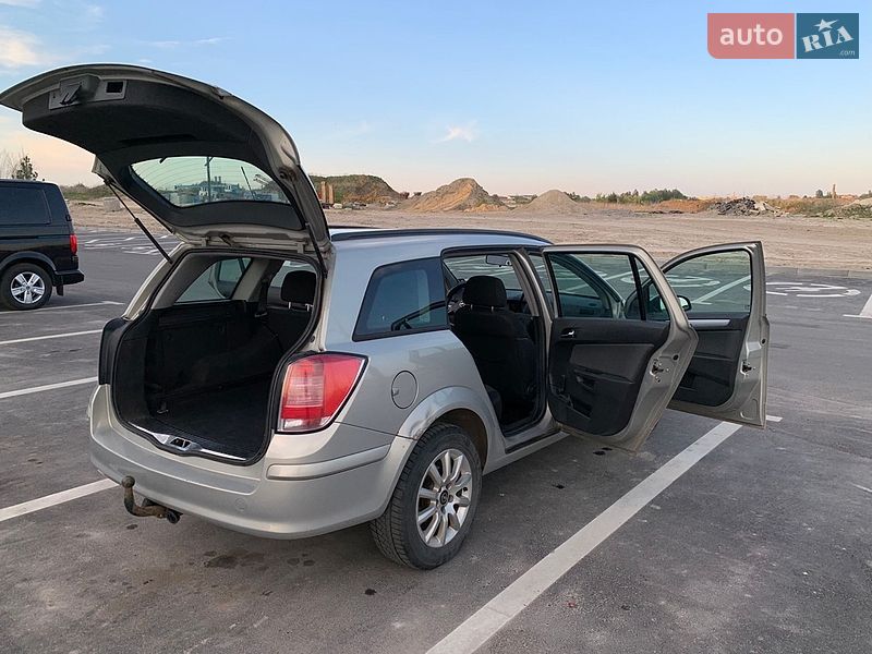 Универсал Opel Astra 2004 в Ровно