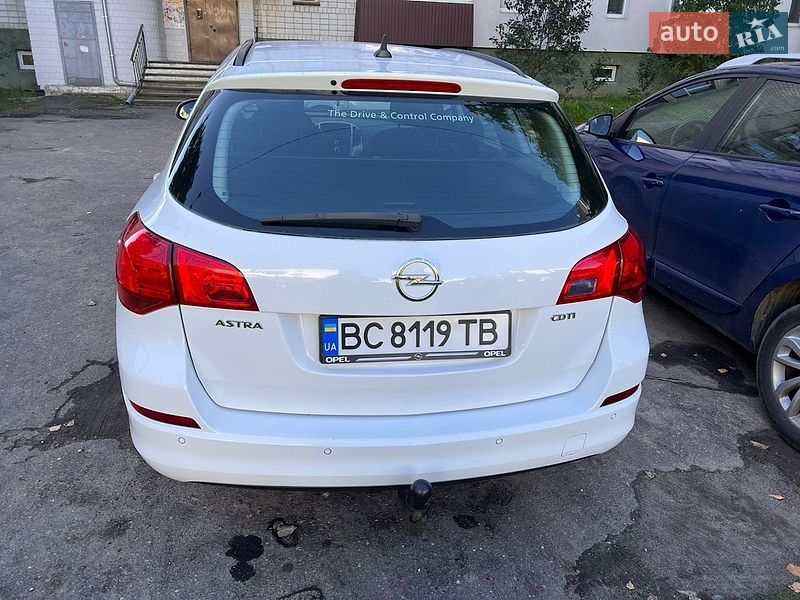 Универсал Opel Astra 2011 в Дрогобыче