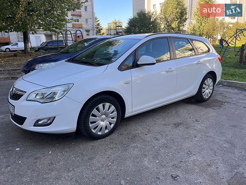 Универсал Opel Astra 2011 в Дрогобыче