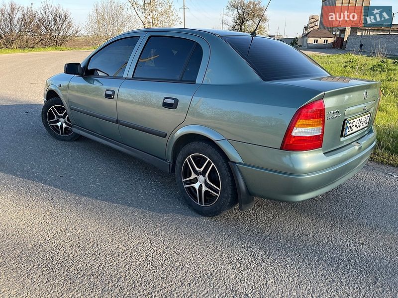 Седан Opel Astra 2007 в Новом Буге