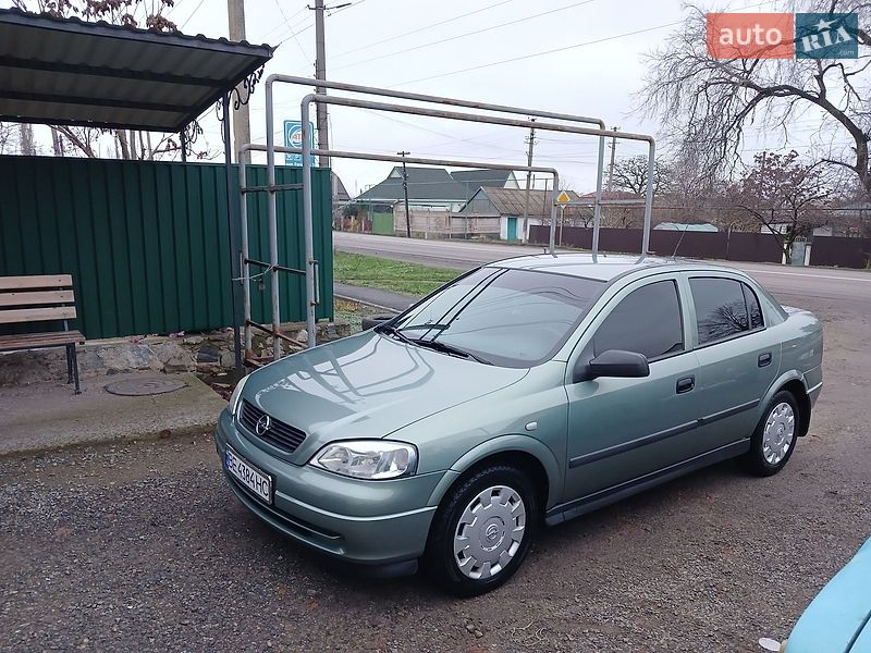 Седан Opel Astra 2007 в Новом Буге