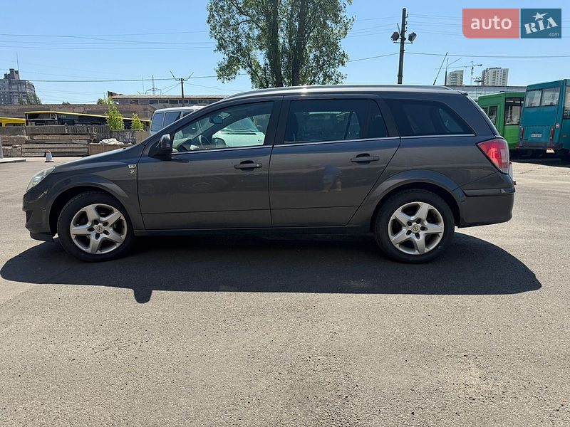 Универсал Opel Astra 2010 в Киеве