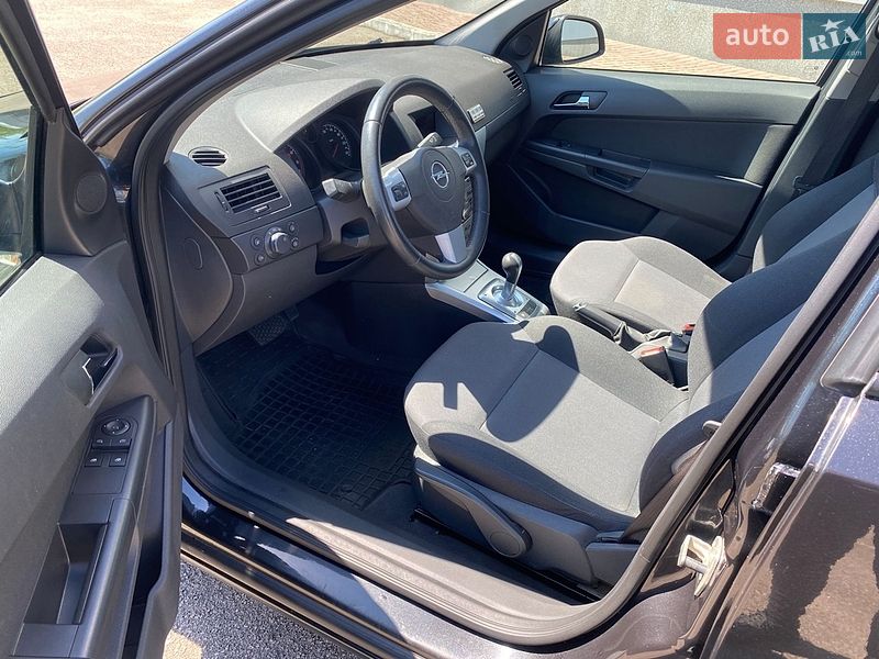 Хэтчбек Opel Astra 2012 в Белой Церкви