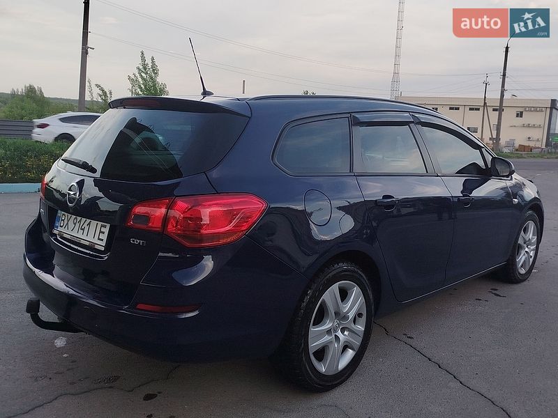 Универсал Opel Astra 2011 в Хмельницком