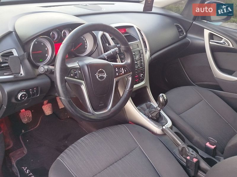 Универсал Opel Astra 2011 в Хмельницком