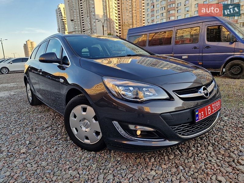 Универсал Opel Astra 2013 в Киеве