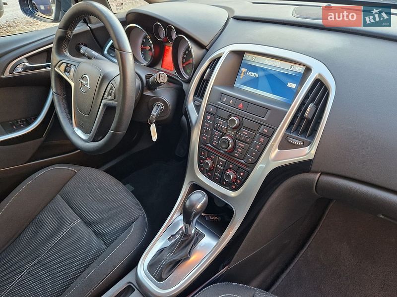 Универсал Opel Astra 2013 в Киеве
