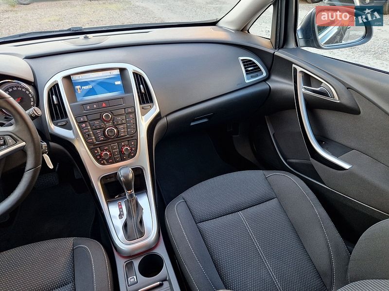 Универсал Opel Astra 2013 в Киеве