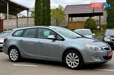 Универсал Opel Astra 2010 в Ровно