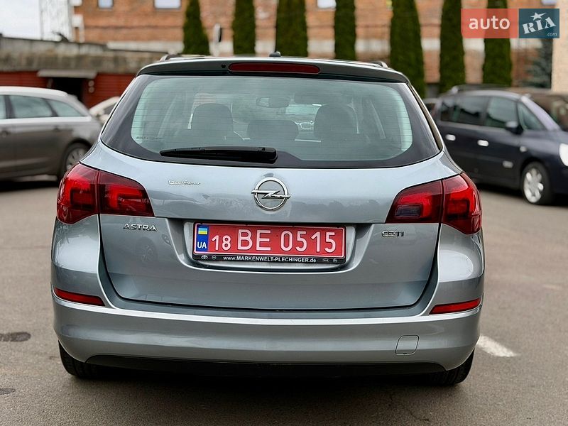 Универсал Opel Astra 2010 в Ровно