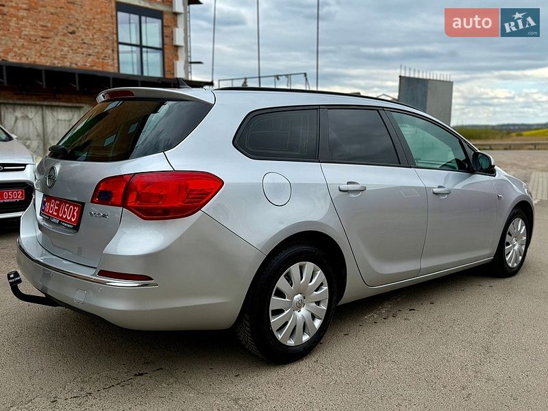 Универсал Opel Astra 2012 в Ровно