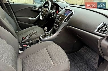 Универсал Opel Astra 2012 в Ровно