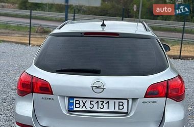 Универсал Opel Astra 2011 в Ровно