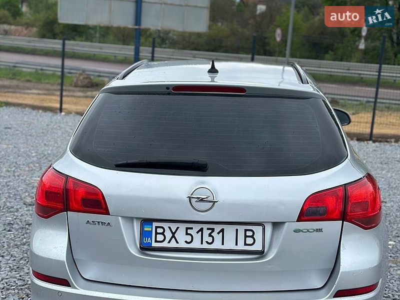 Универсал Opel Astra 2011 в Ровно