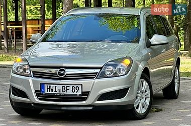 Универсал Opel Astra 2010 в Дрогобыче