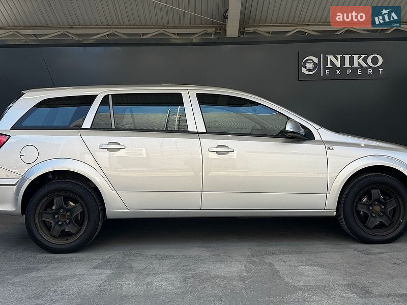 Универсал Opel Astra 2012 в Киеве