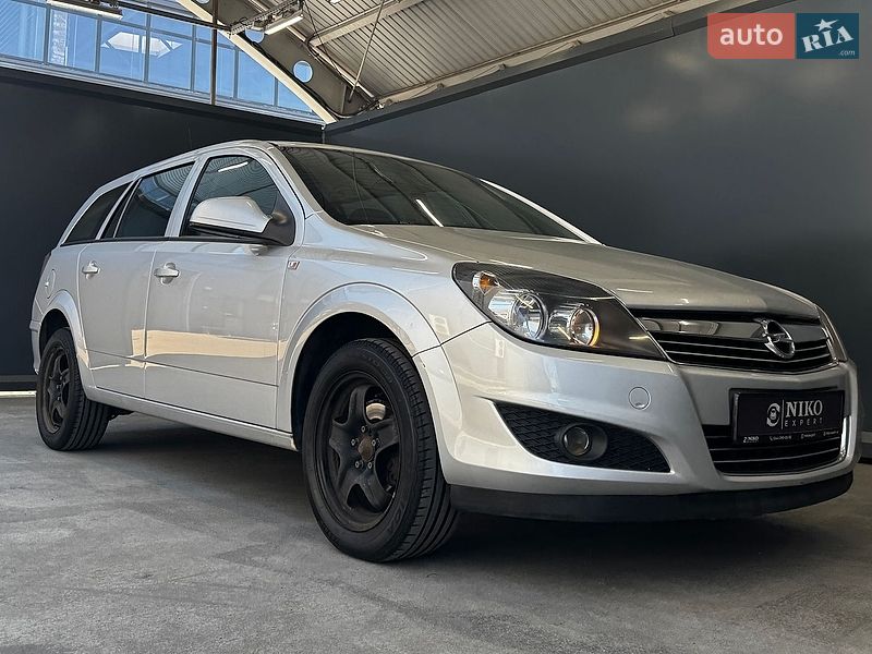Универсал Opel Astra 2012 в Киеве