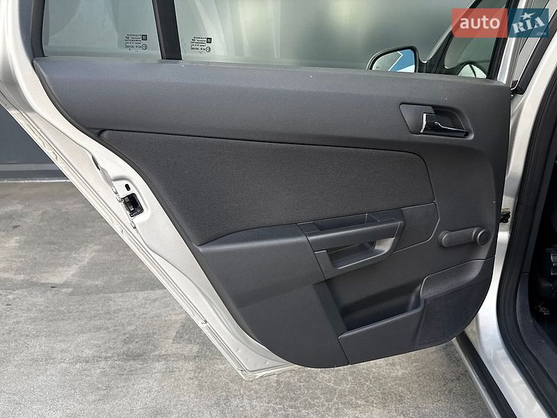 Универсал Opel Astra 2012 в Киеве