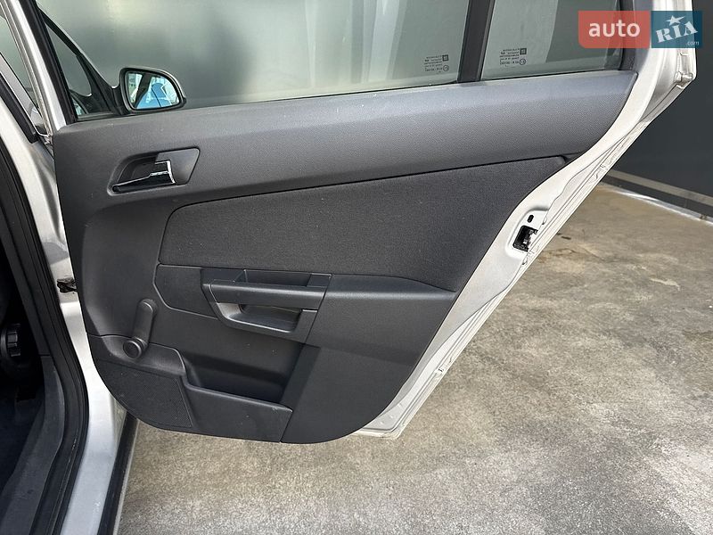 Универсал Opel Astra 2012 в Киеве