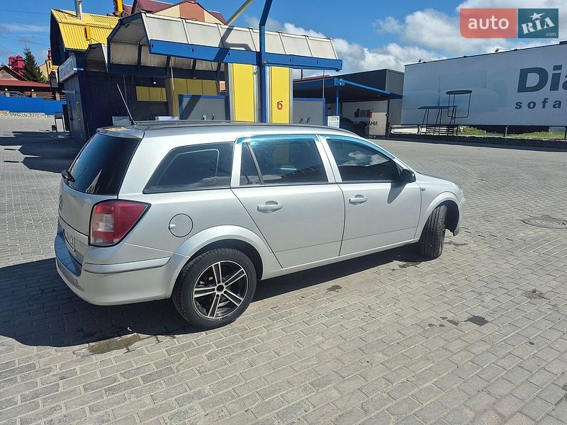 Універсал Opel Astra 2006 в Тернополі