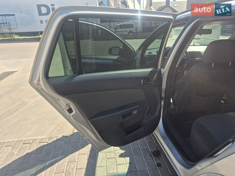 Універсал Opel Astra 2006 в Тернополі