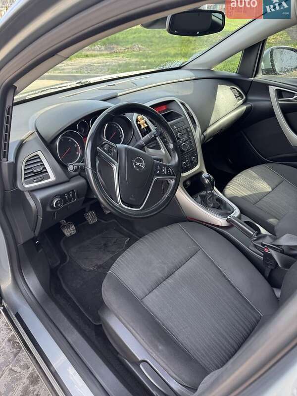 Универсал Opel Astra 2011 в Белой Церкви